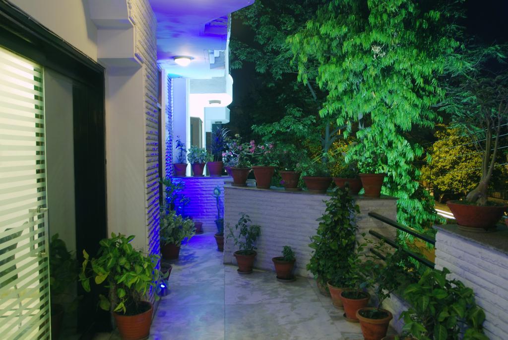 Hotel Deer Parkk New Delhi Exteriör bild