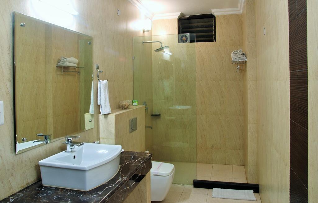 Hotel Deer Parkk New Delhi Exteriör bild