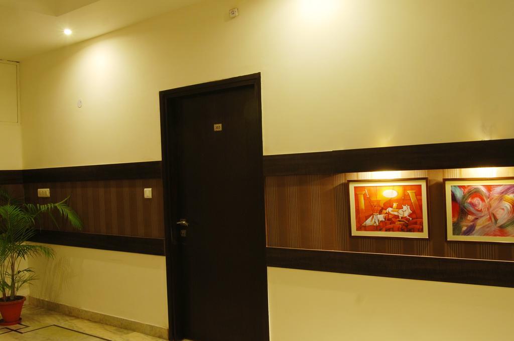Hotel Deer Parkk New Delhi Exteriör bild