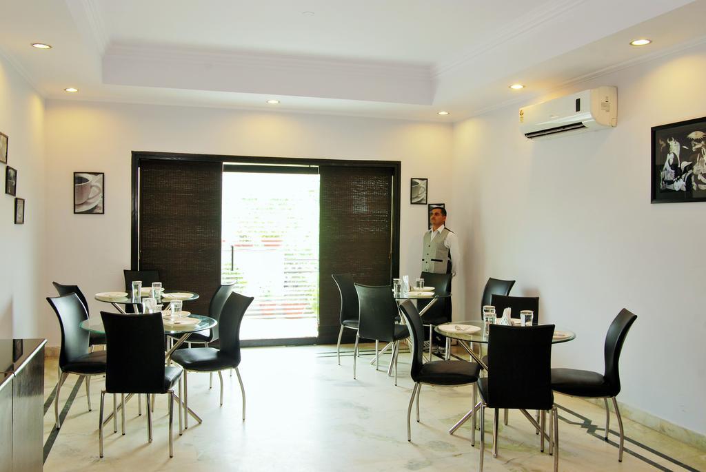 Hotel Deer Parkk New Delhi Exteriör bild