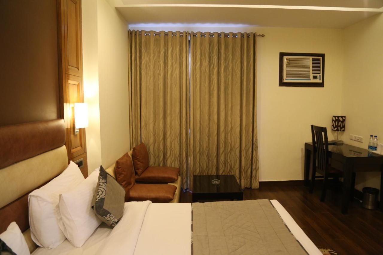 Hotel Deer Parkk New Delhi Exteriör bild